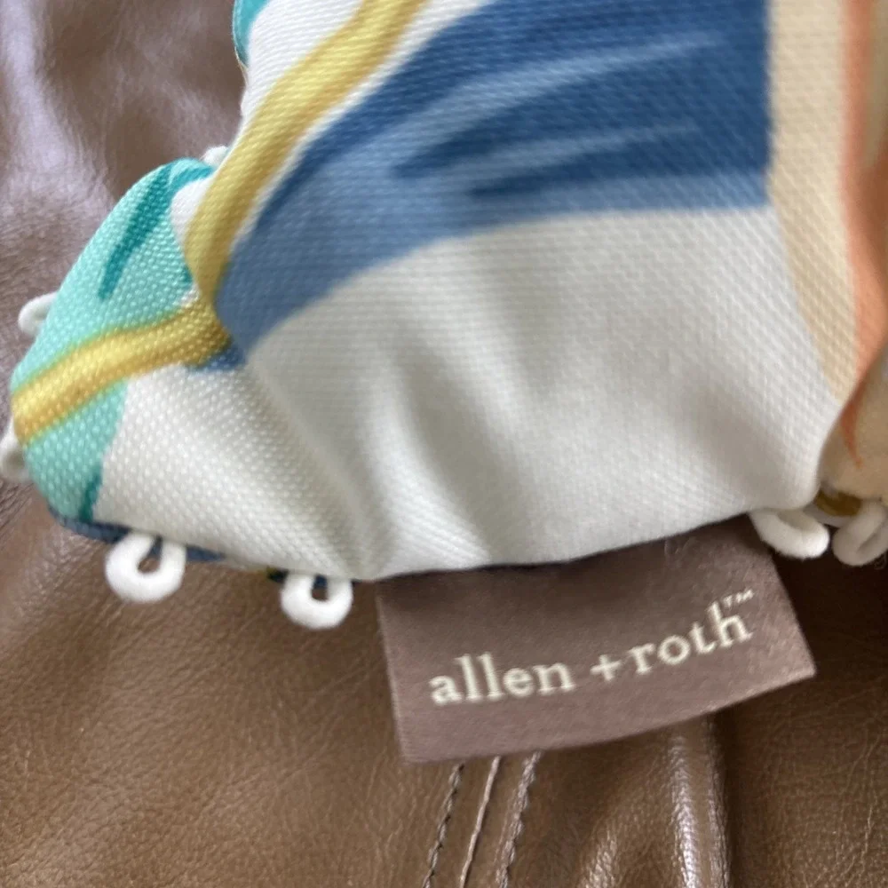 allen + roth‎ Floral Off-white Square Summer Tropical Throw Pillows Lot of 2 EUC